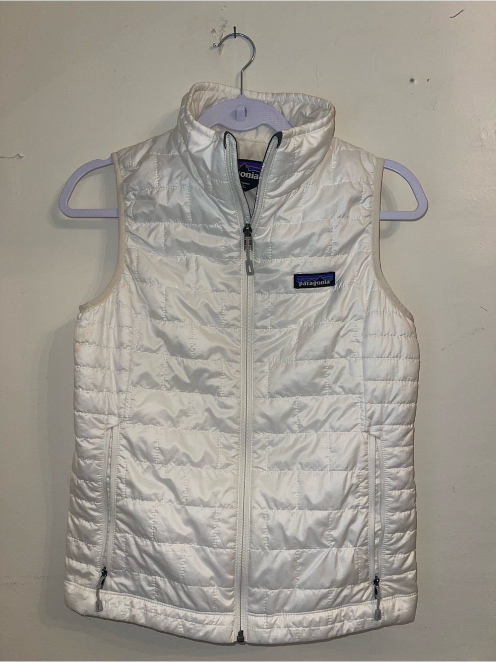 Patagonia White Quilted Women’s Puffy Vest with Logo Patch
